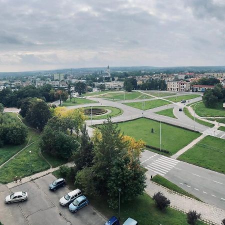 Mieszkanie W Centrum Miasta Ostrowiec Świętokrzyski Buitenkant foto