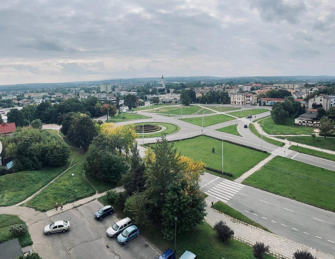 Mieszkanie W Centrum Miasta Ostrowiec Świętokrzyski Buitenkant foto